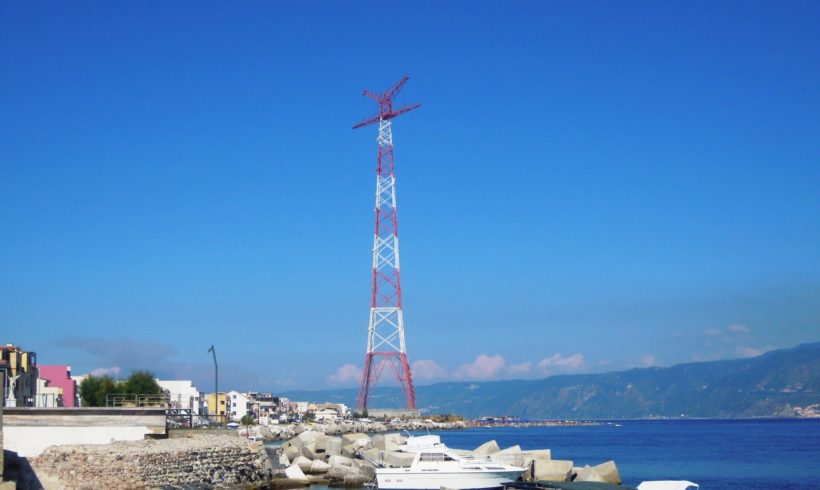 Le “Torri Gemelle” dello Stretto di Messina: a che servono?